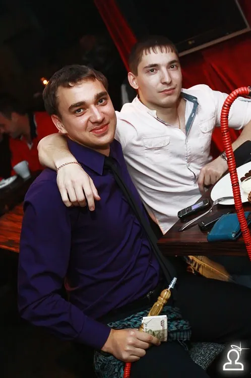 Караоке танцует