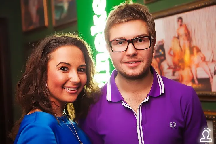Weekend танцев на барной стойке