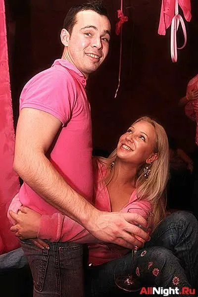 Pink Party, Блондинки в Розовом