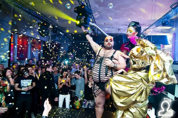 HARD TON DISCO QUEEN