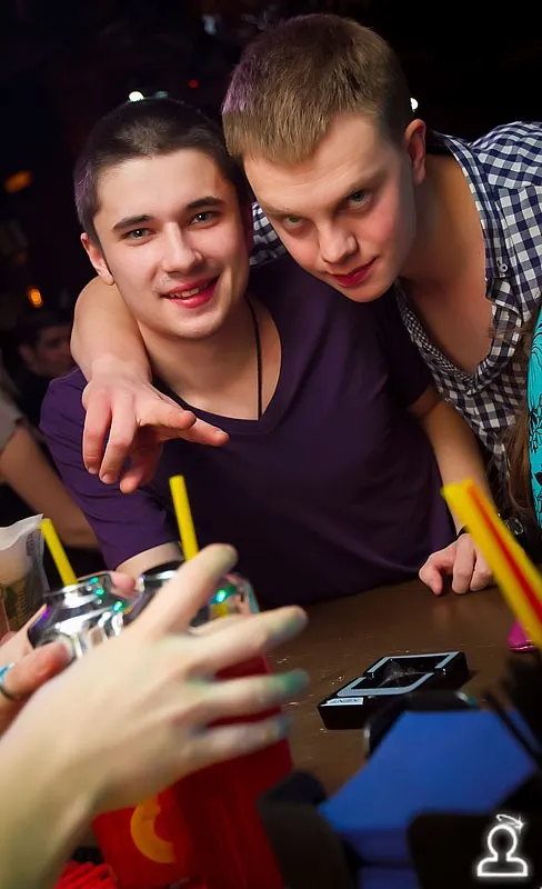 Танцы на барной стойке