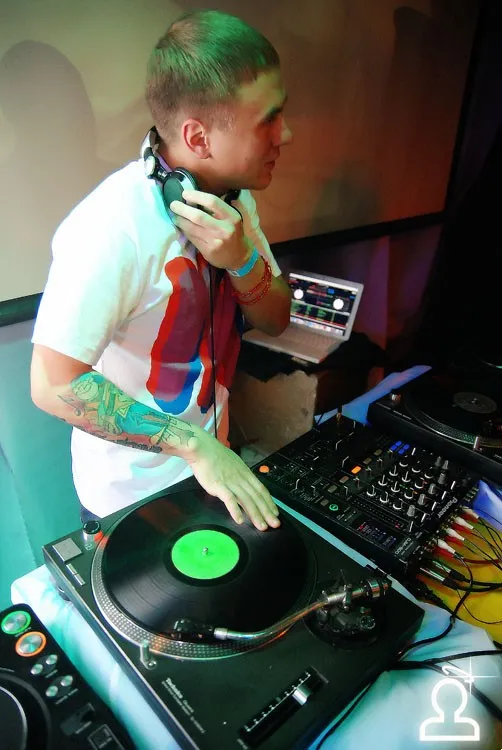 Dj Simon