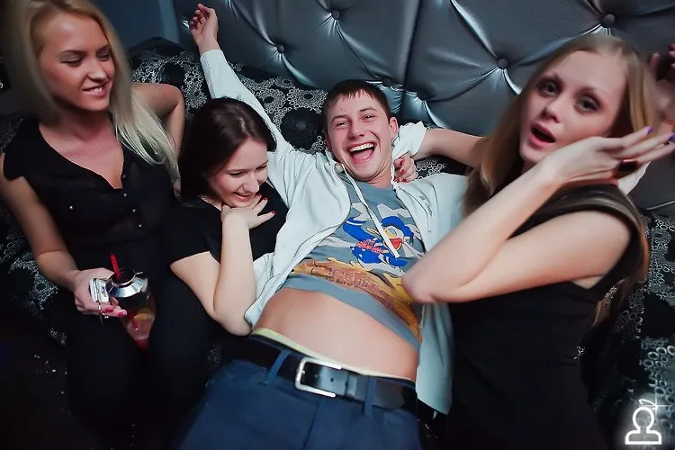 Танцы на барной стойке