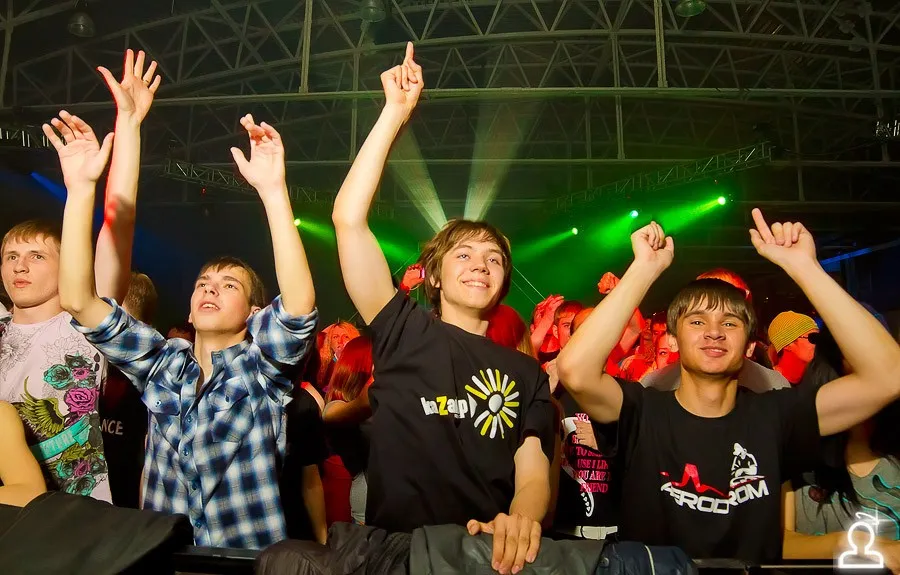 AERODROM: RAVE TERMINAL