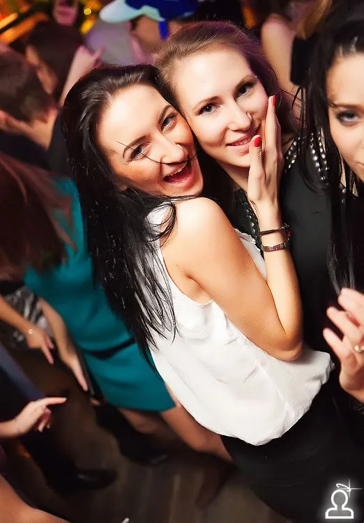 Weekend танцев на барной стойке