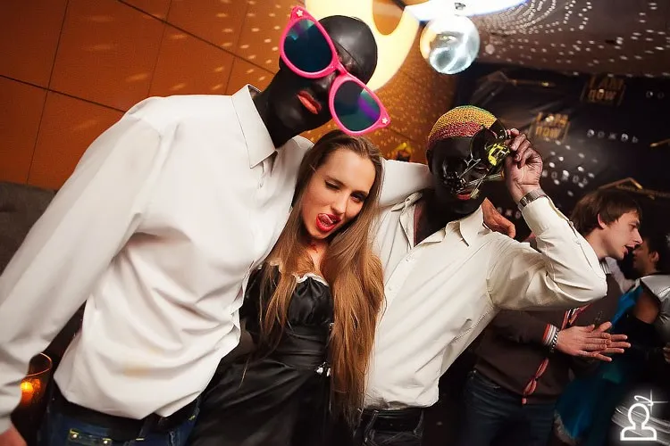 I.AM NOW plugged in Halloween / Serge Devant