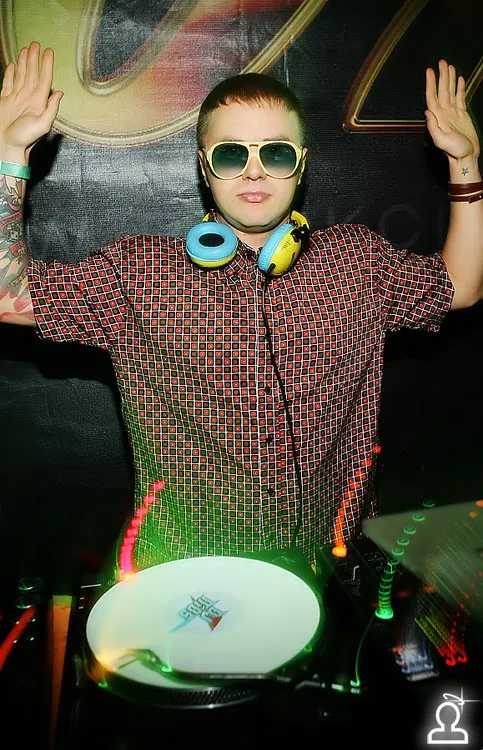 DJ SIMON