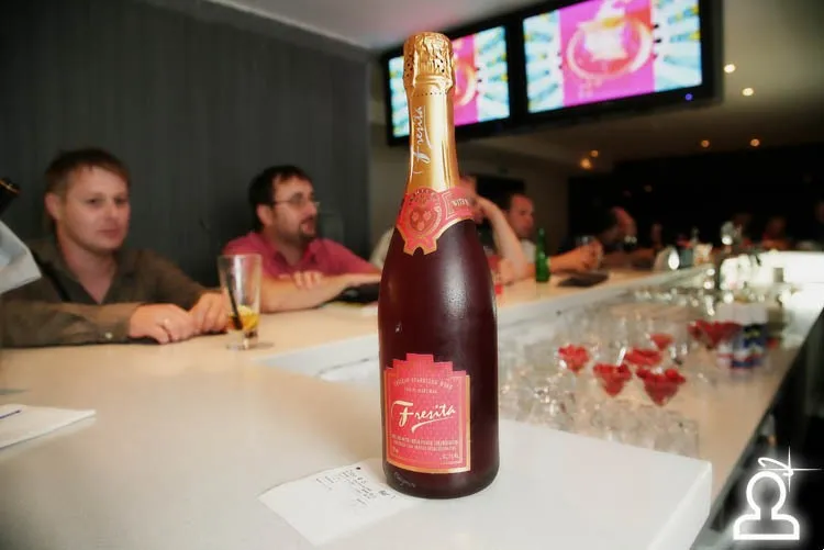 Cosmopolitan Сибирь & FRESITA presents: Strawberry night