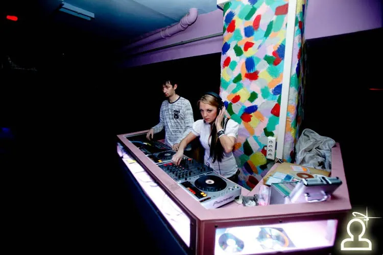 MUSIC GALLERY