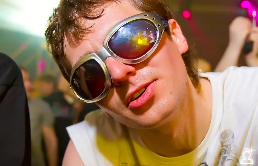 AERODROM: RAVE TERMINAL