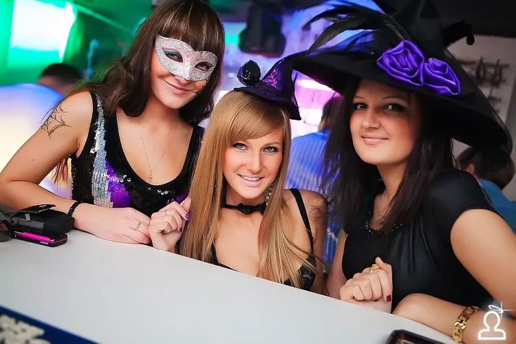 I.AM NOW plugged in Halloween / Serge Devant