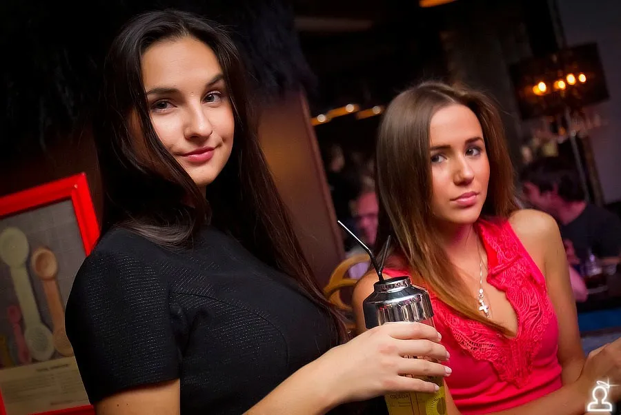 Танцы на барной стойке