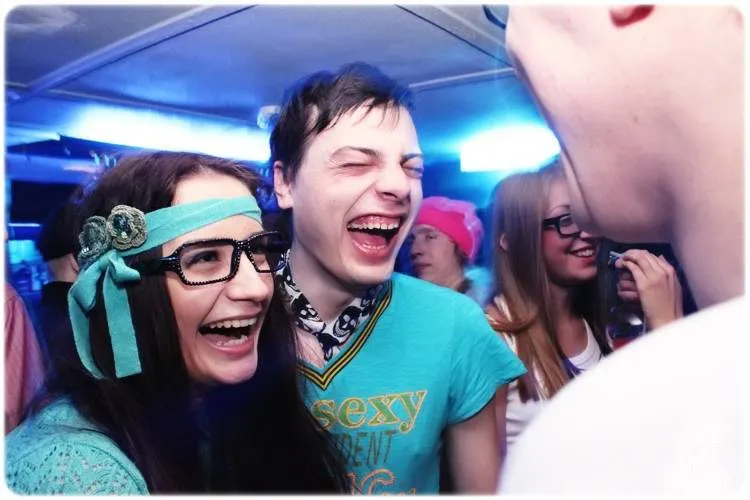 НА КОВЕР!