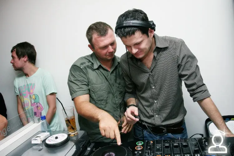 2Freak dj's - D'version!