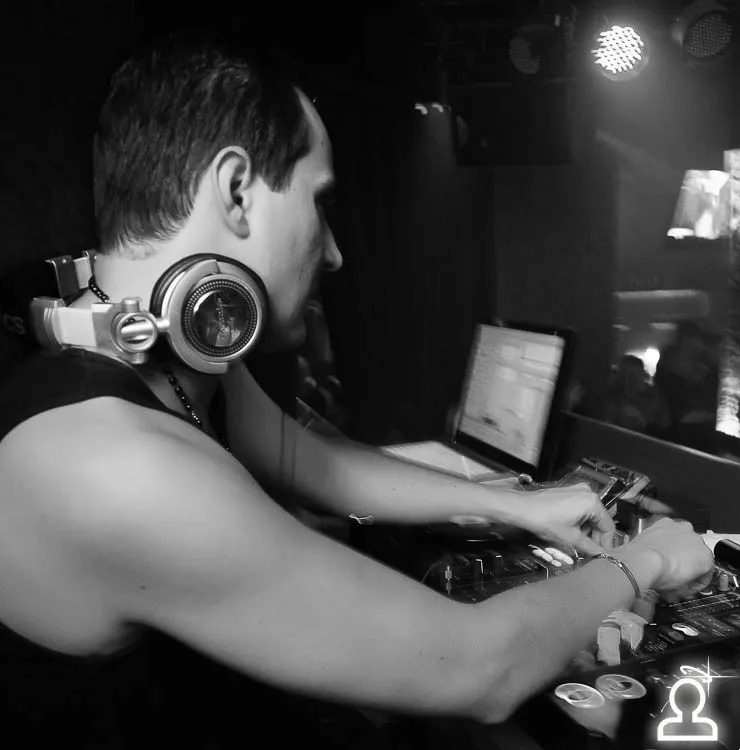 DJ DAH