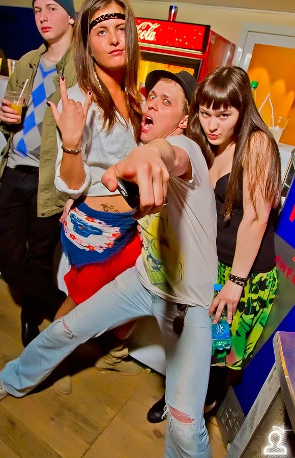 AERODROM: RAVE TERMINAL
