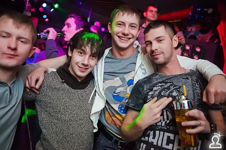 Танцы на барной стойке