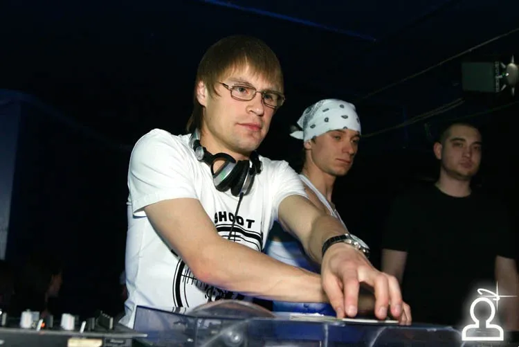 Dj Suhov