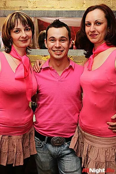 Pink Party, Блондинки в Розовом
