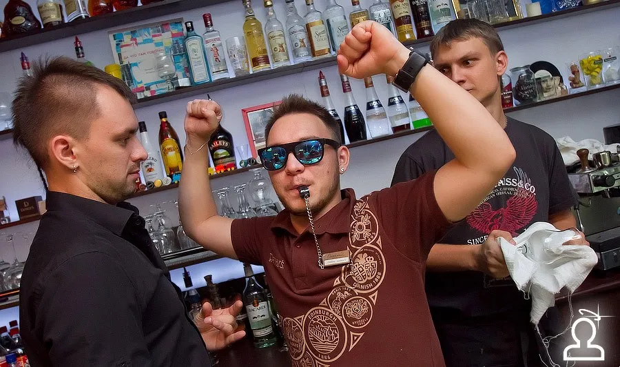 Танцы на барной стойке