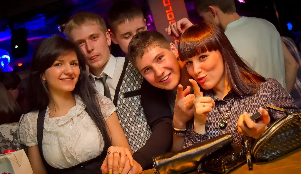 БЛОНДИНКИ Vs. БРЮНЕТКИ