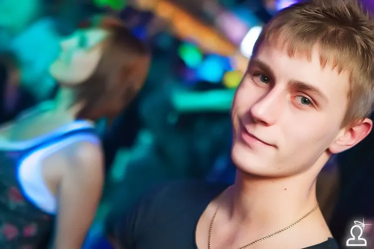 DJ SHE