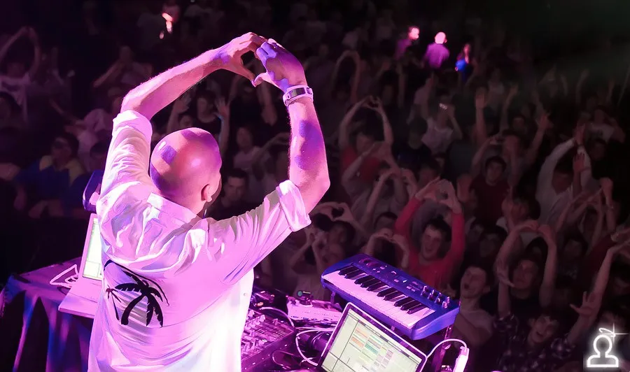 AERODROM: RAVE TERMINAL
