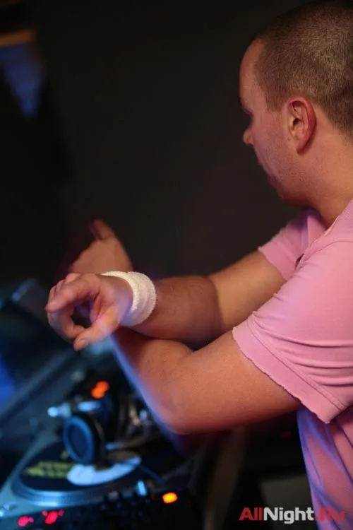 И повторится все, как встарь: Аптека, улица, Dj Фонарь