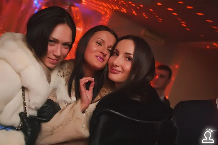 Le Buffet & DOЖDЬ HOUSE Mafia are present