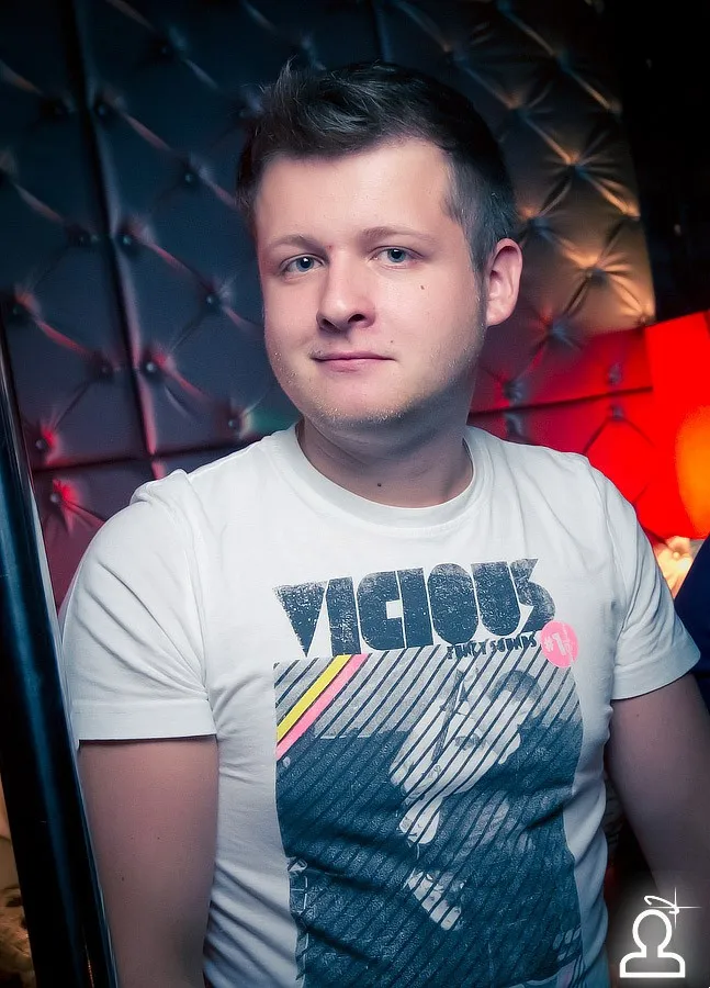 Танцуют все