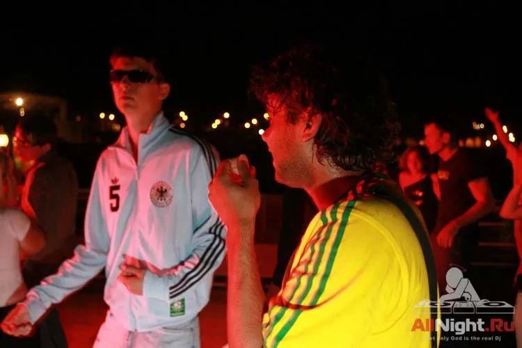 WEST`S COAST PARTY