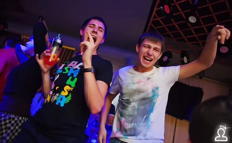 Танцы на барной стойке