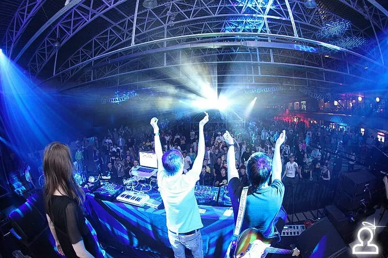 AERODROM: RAVE TERMINAL