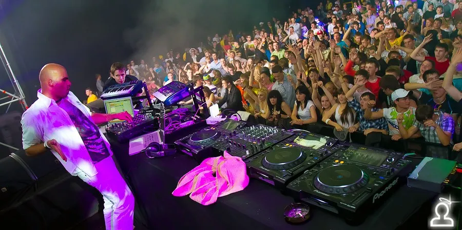 AERODROM: RAVE TERMINAL