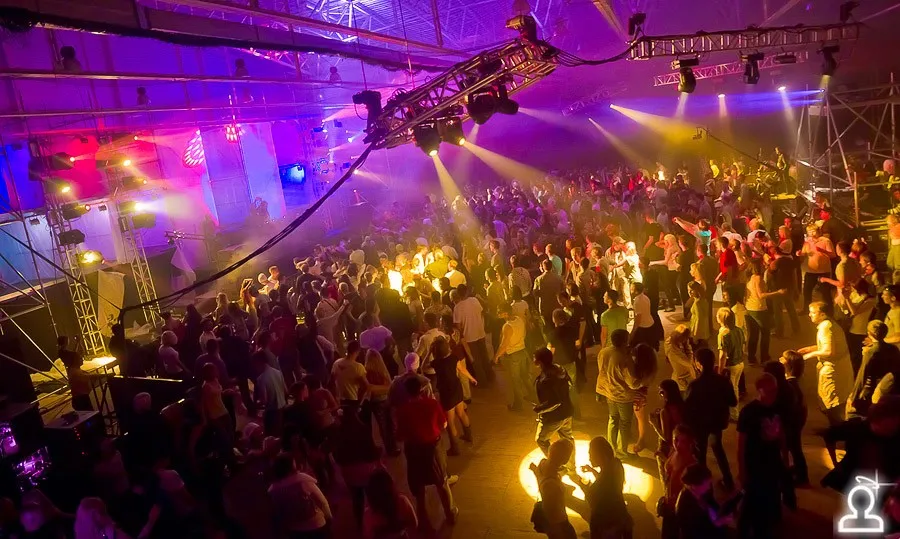 AERODROM: RAVE TERMINAL
