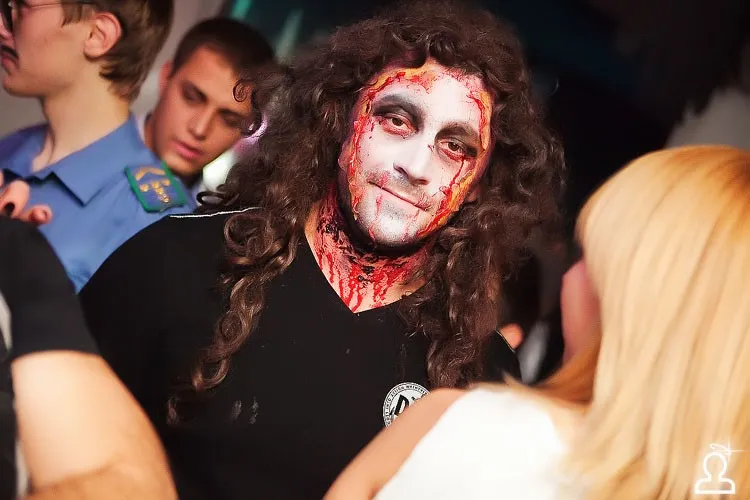 I.AM NOW plugged in Halloween / Serge Devant
