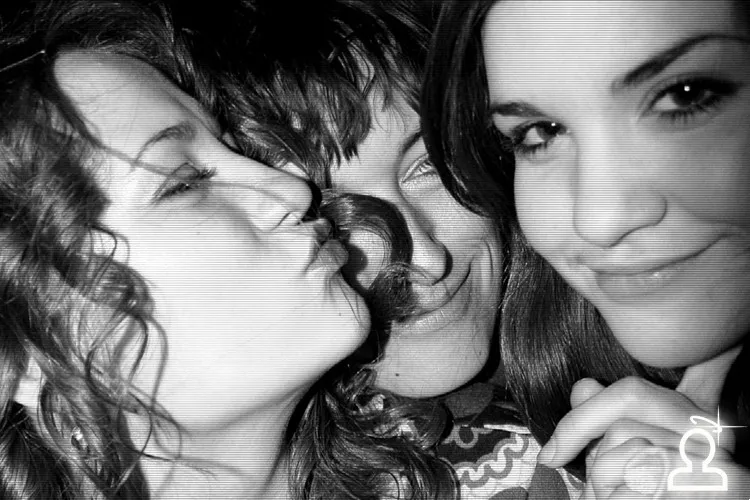 Trois Regards