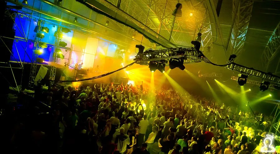 AERODROM: RAVE TERMINAL