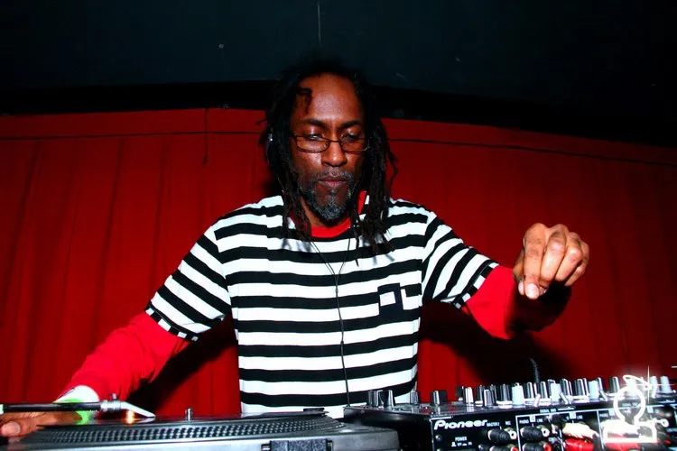 Dj ElbeBad