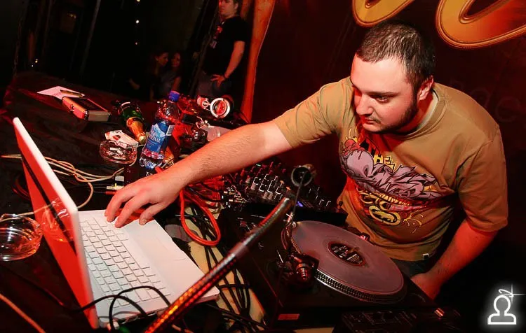 МИСС ПОПА ГОДА 2009 / DJ YORK