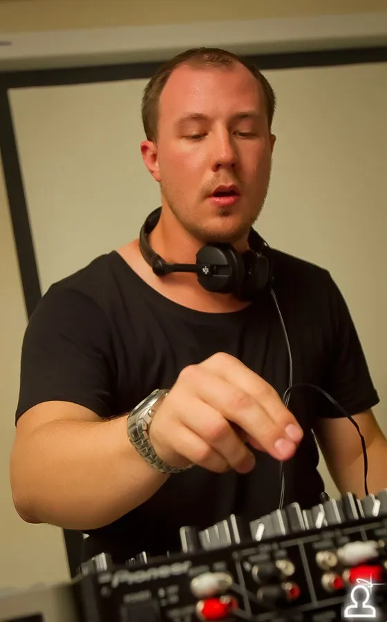 Kris Menace (France) / Re_Play