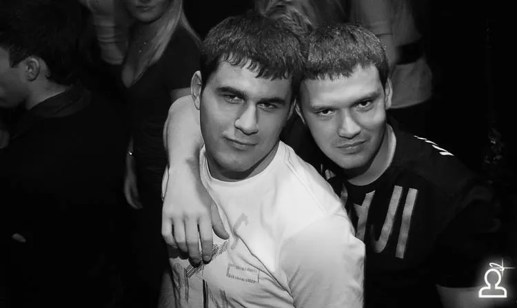 Stylezz / Famous