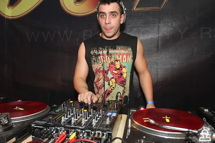 БЛОНДИНКИ VS БРЮНЕТОК / DJ PUMA ака CROSS