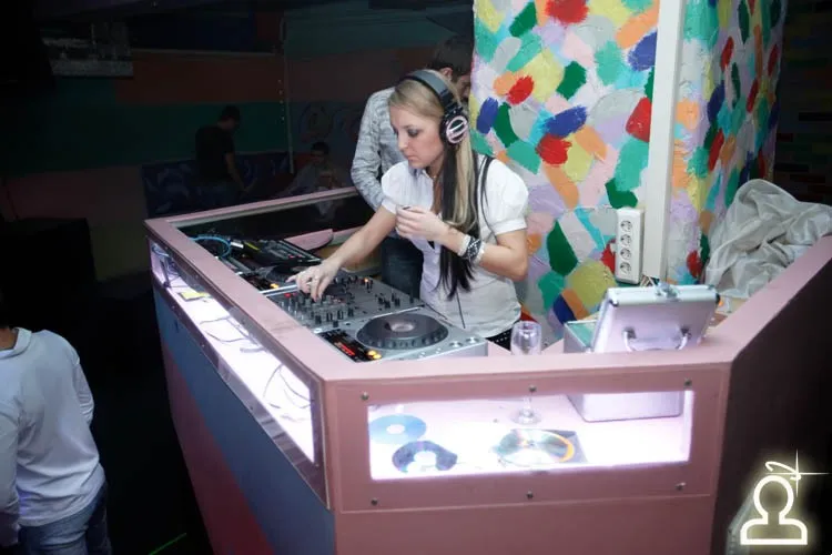 MUSIC GALLERY