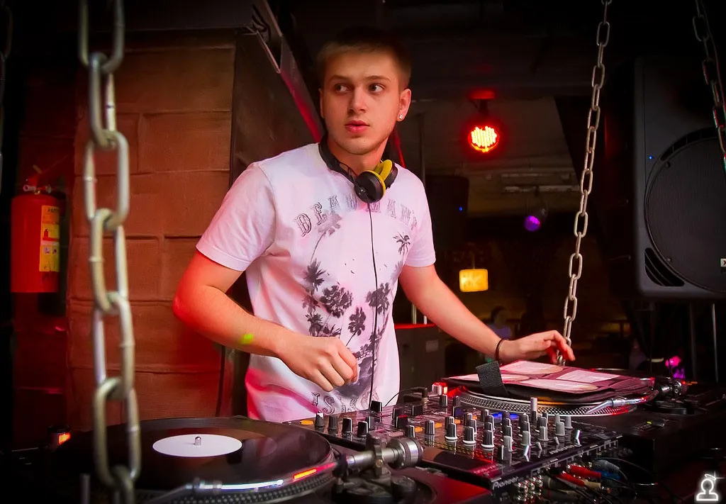 ONE STEP – DUBSTEP
