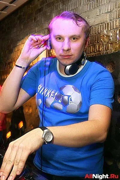 Pink Party, Блондинки в Розовом