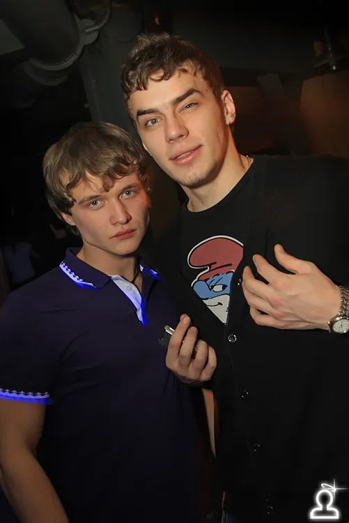 Сноубордисты VS Лыжников