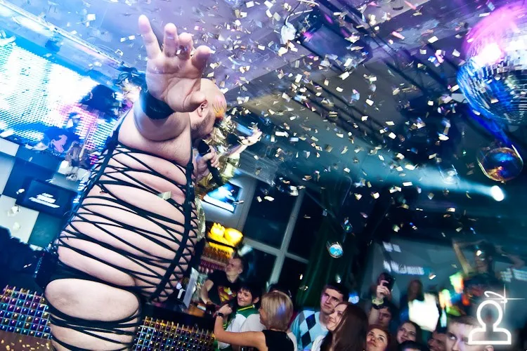 HARD TON DISCO QUEEN