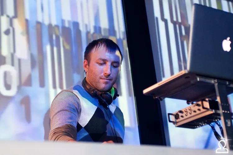 Начало / Dj Tom Pooks