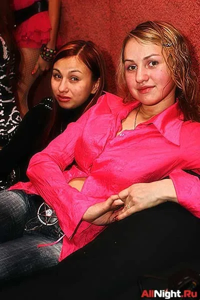 Pink Party, Блондинки в Розовом